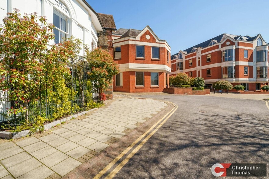 Madeira Walk, Windsor for lease - Building Photo - Image 2 of 4