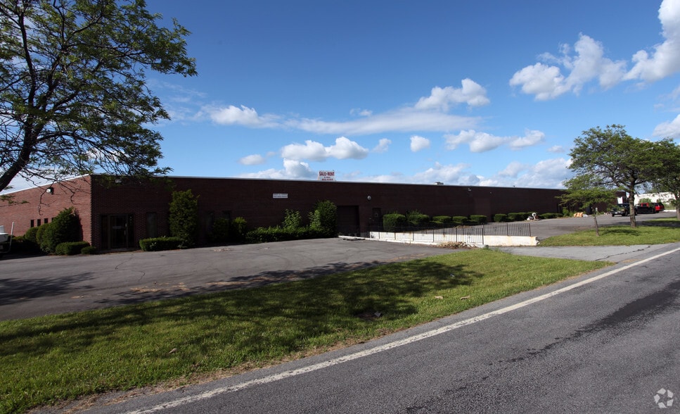 6641 Commerce Blvd, East Syracuse, NY for sale - Primary Photo - Image 1 of 1