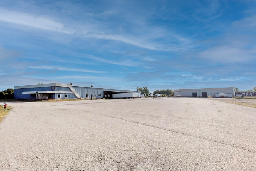 800 S Outer Dr, Saginaw, MI for lease - Building Photo - Image 1 of 10