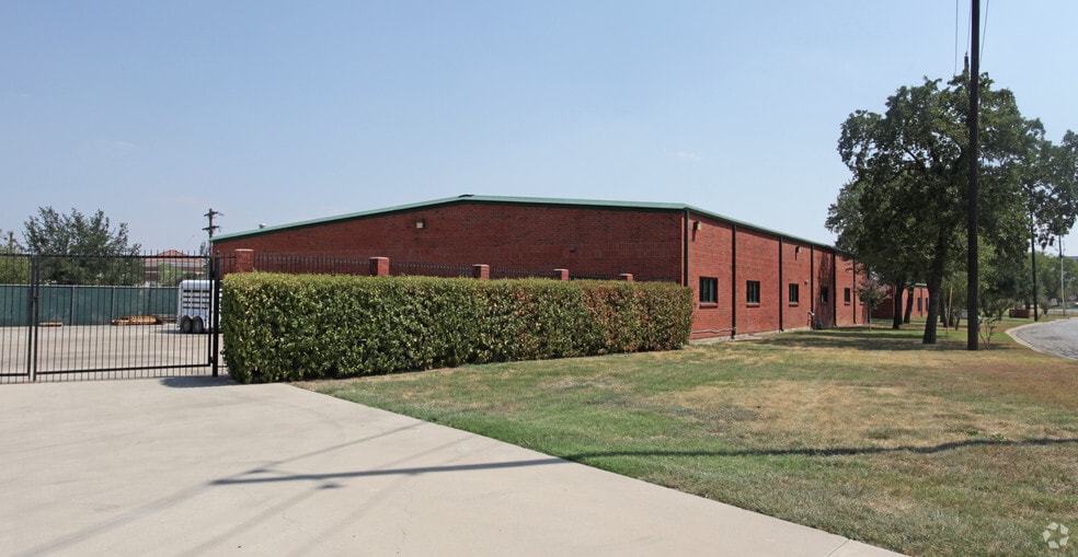 1075 Chisolm Trl, Keller, TX for lease - Building Photo - Image 3 of 3