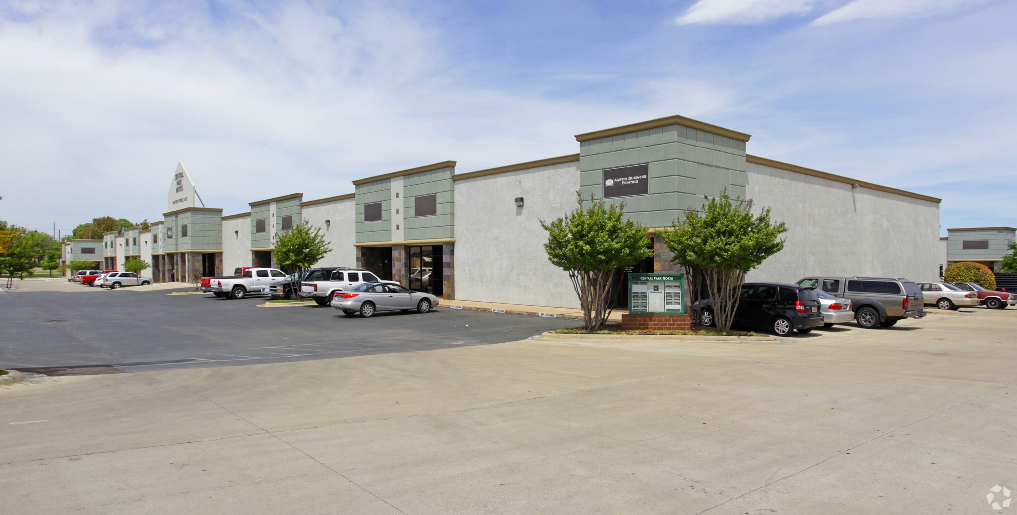 404 W Powell Ln, Austin, TX for lease Primary Photo- Image 1 of 7