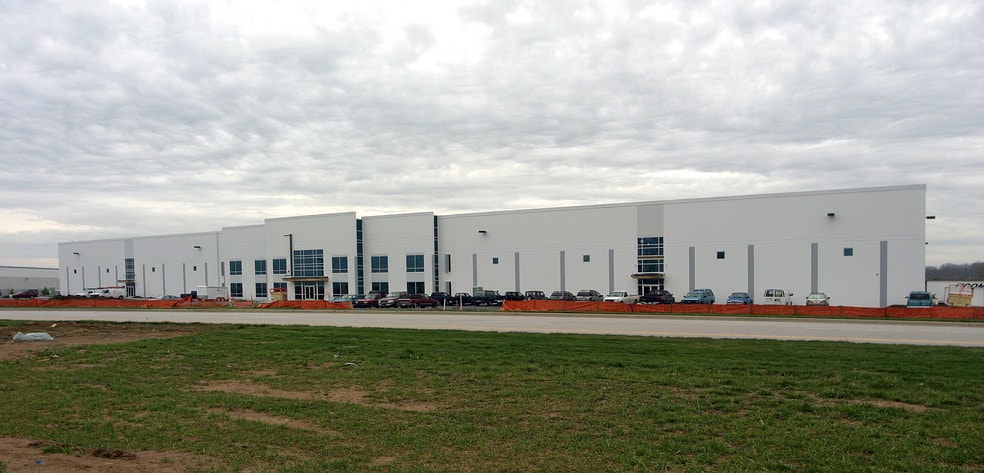 2501 E Perry Rd, Plainfield, IN for sale - Primary Photo - Image 1 of 1