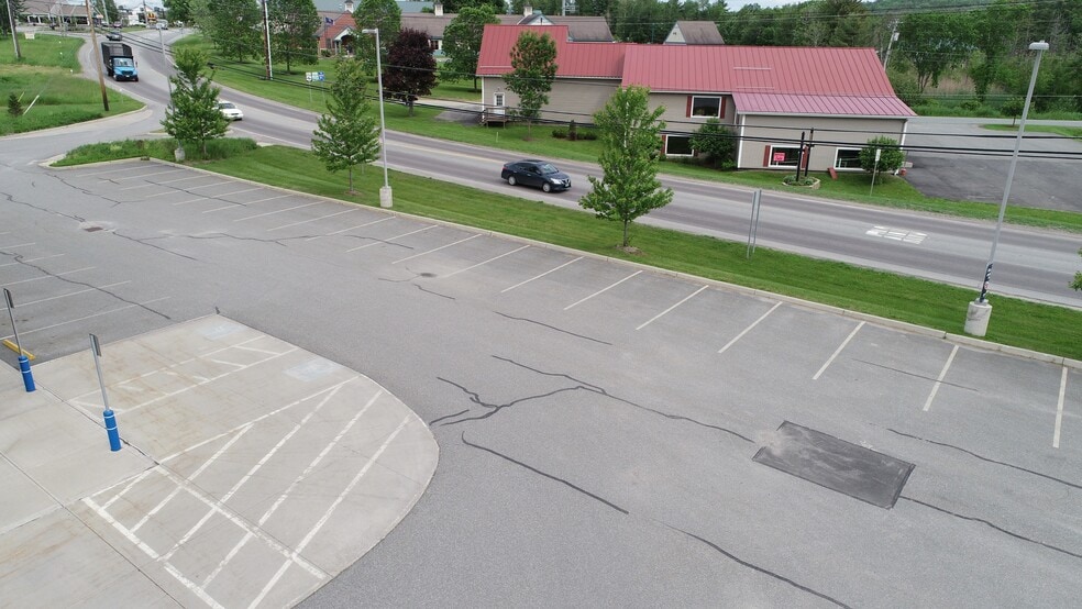 4730 Us Route 5, Newport, VT for lease - Building Photo - Image 3 of 15