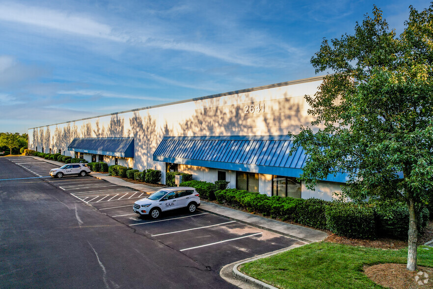 2641 Sumner Blvd, Raleigh, NC for lease - Primary Photo - Image 1 of 5