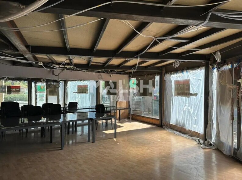 Retail in Caluire-et-Cuire for lease - Interior Photo - Image 3 of 9