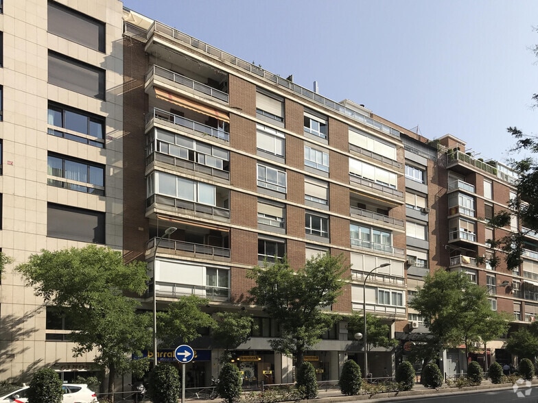 Retail in Madrid, Madrid for lease - Primary Photo - Image 1 of 2