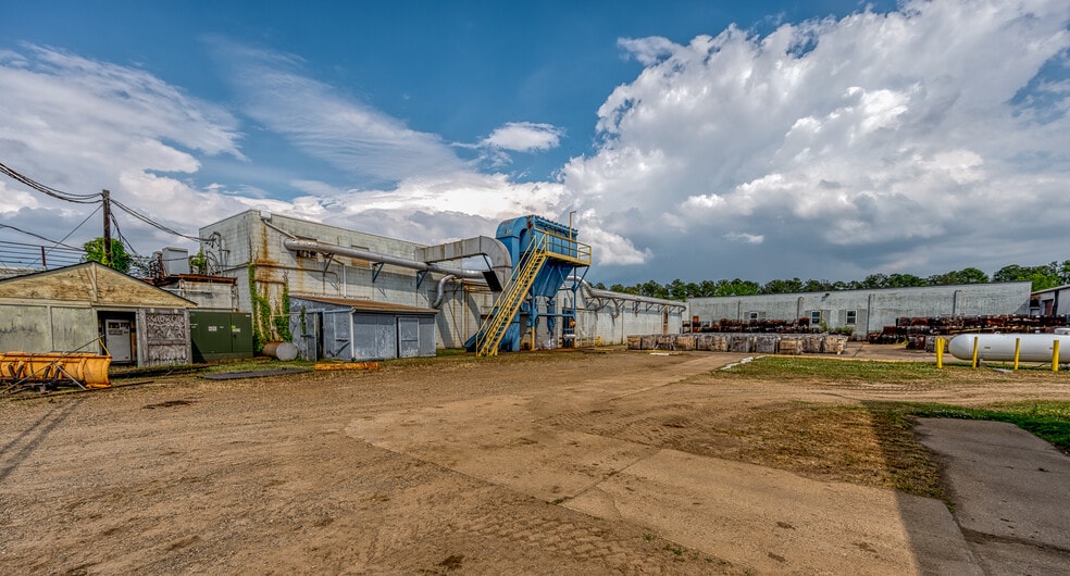 1076 Airport Rd, Tappahannock, VA for sale - Building Photo - Image 2 of 24