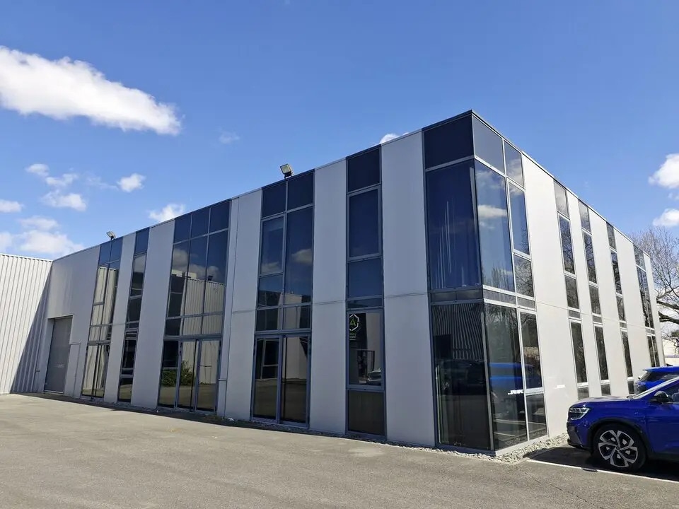 Flex in Gradignan for lease Building Photo- Image 1 of 10