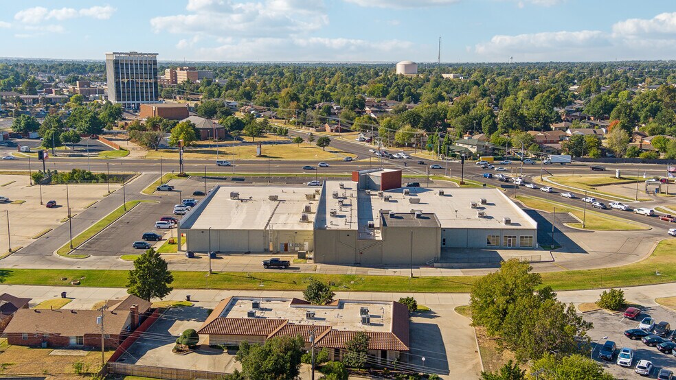 3625-3651 NW Expressway St, Oklahoma City, OK for lease - Building Photo - Image 3 of 7