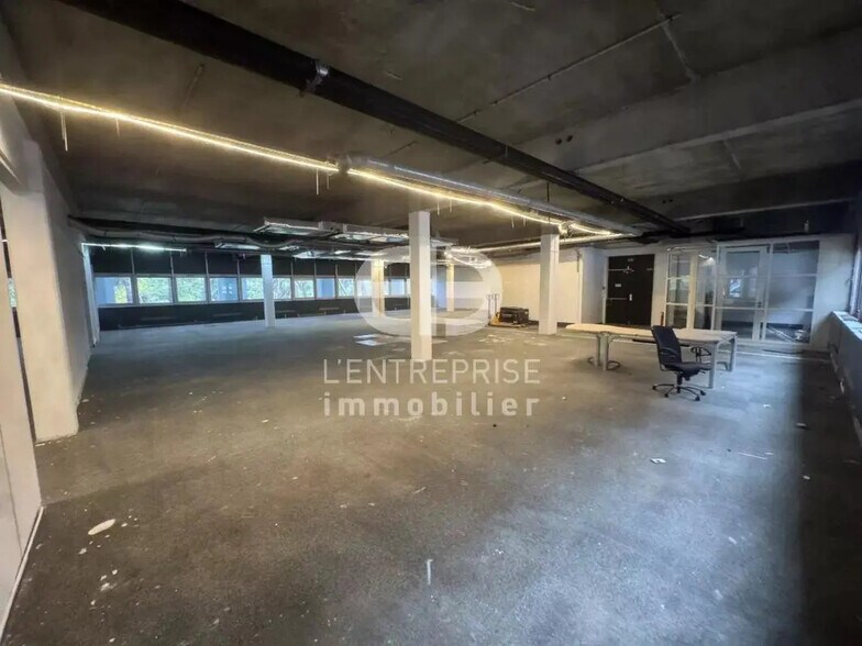 Office in Valbonne for lease - Building Photo - Image 2 of 32