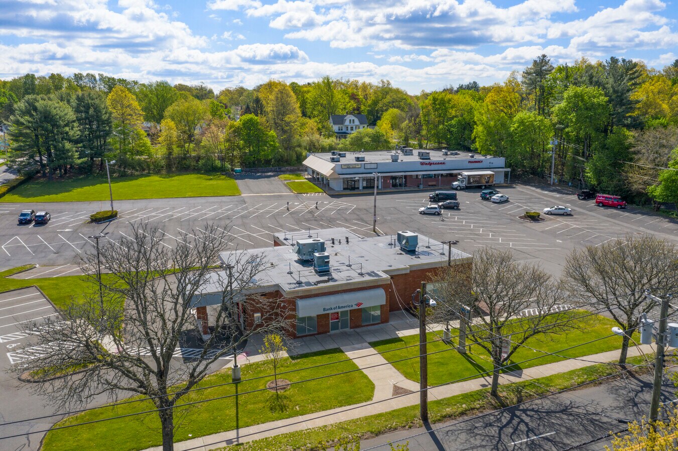 1697 Whitney Ave, Hamden, CT 06517 Walgreen's Shopping Center