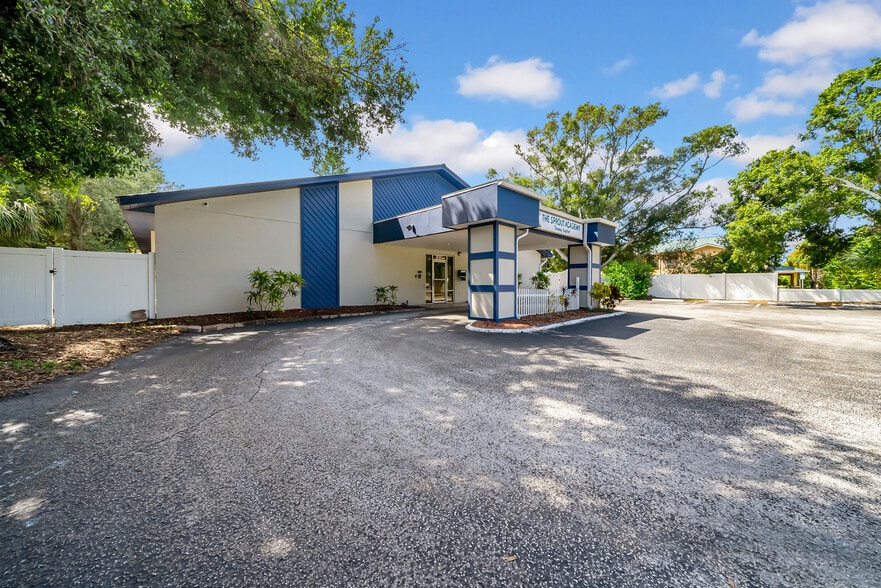 1419 Sunset Point Rd, Clearwater, FL for sale - Building Photo - Image 3 of 44
