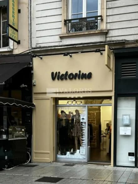 Retail in Lyon for lease - Building Photo - Image 1 of 8
