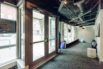 826 SW 2nd Ave, Portland, OR for lease Interior Photo- Image 2 of 3