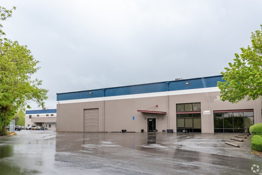 2425 NE Riverside Way, Portland, OR for sale - Primary Photo - Image 1 of 1