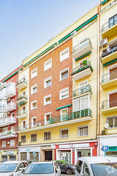 Calle De Alejandro Ferrant, 5, Madrid, Madrid for lease - Primary Photo - Image 1 of 5