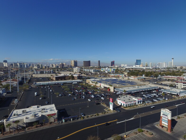 3945-4055 Maryland Pky, Las Vegas, NV for lease - Building Photo - Image 1 of 13