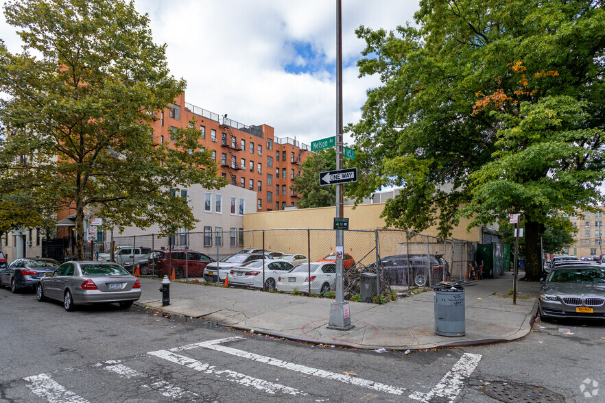 1049 Nelson Ave, Bronx, NY for lease - Primary Photo - Image 1 of 3