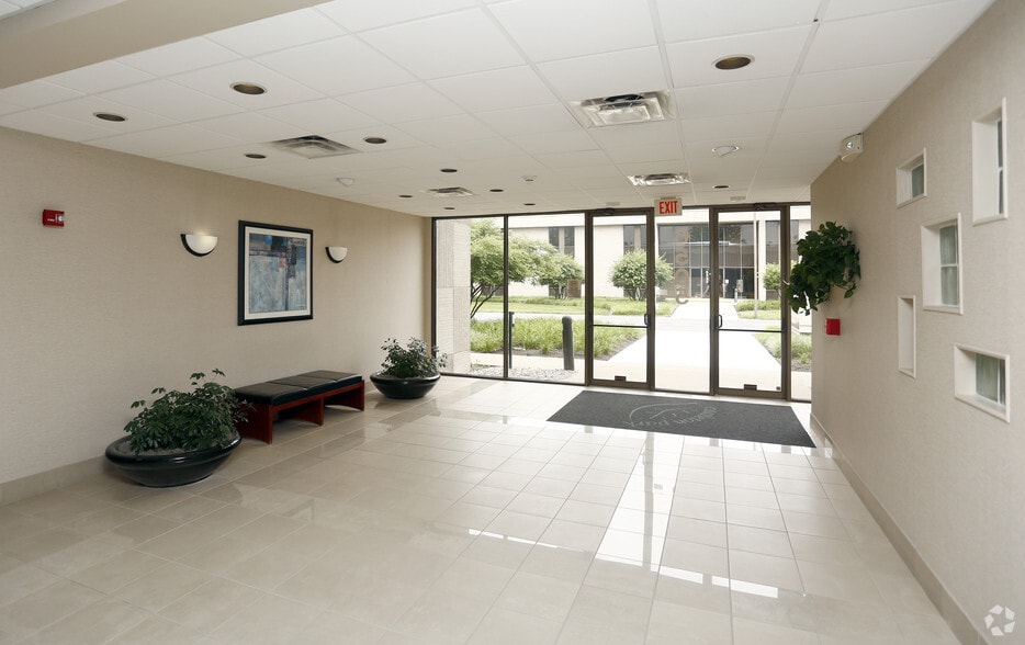 6505 E 82nd St, Indianapolis, IN for lease - Building Photo - Image 1 of 21