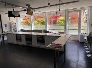 London End, Beaconsfield for lease Interior Photo- Image 2 of 2