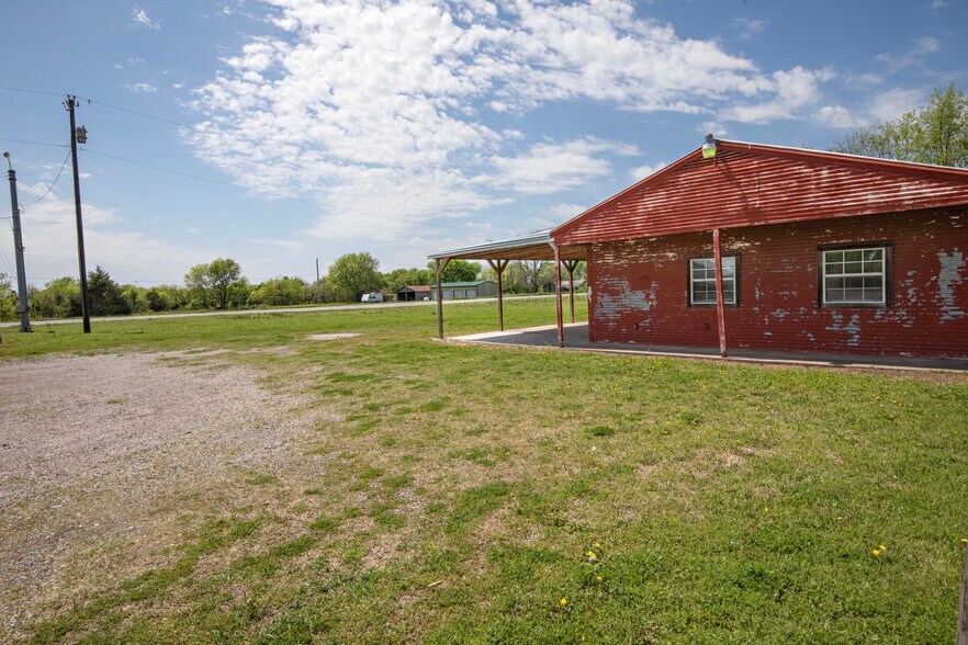 97 N Main, Bailey, TX 75413 Sports & Entertainment for Sale