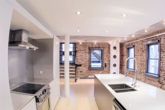 210-212 Carrall St, Vancouver, BC for lease Interior Photo- Image 2 of 7