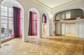 Office in Paris for lease Interior Photo- Image 2 of 5
