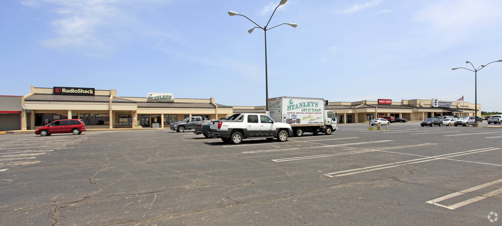 2220 E Main St, Cushing, OK for lease - Building Photo - Image 3 of 5