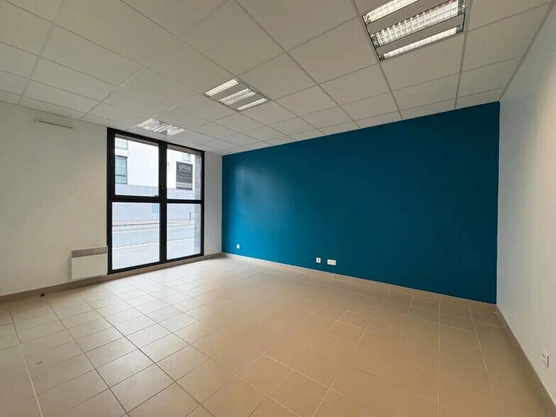 Office in Nantes for lease - Interior Photo - Image 3 of 8