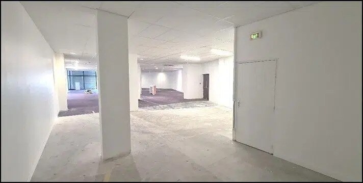 Retail in Herblay-sur-Seine for lease - Building Photo - Image 2 of 7