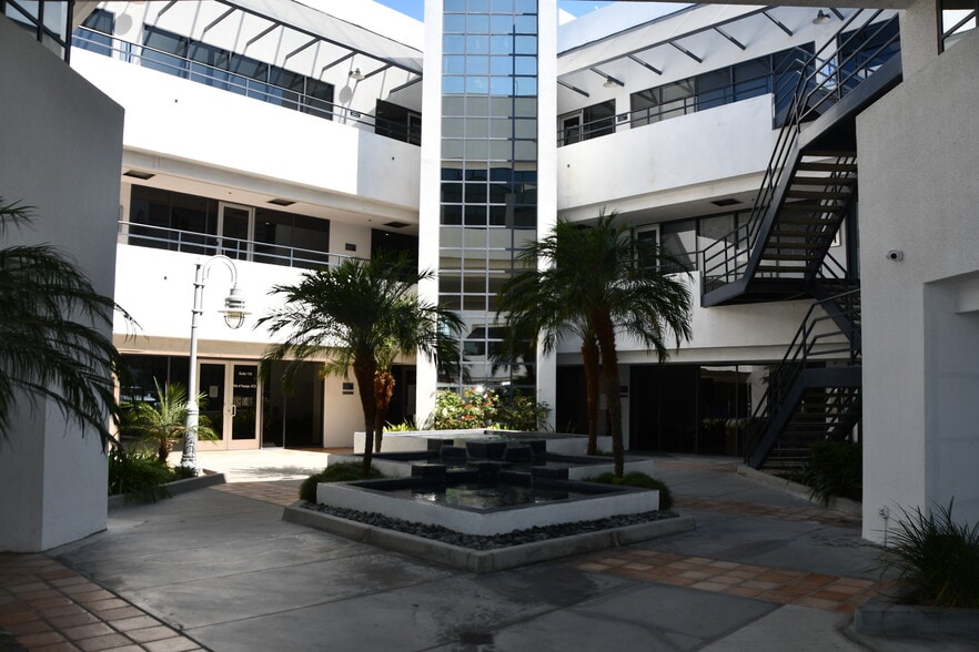 2790 Skypark Dr, Torrance, CA for lease - Building Photo - Image 2 of 6