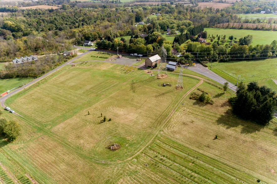 3016 Moyer Rd, Hellertown, PA for sale - Building Photo - Image 3 of 23