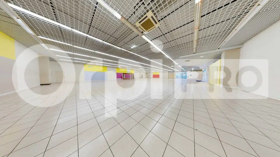 Retail in Soissons for lease - Building Photo - Image 2 of 5