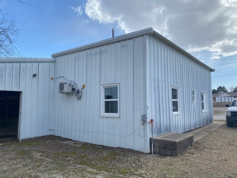 400 Boren Blvd, Seminole, OK for lease - Building Photo - Image 2 of 8