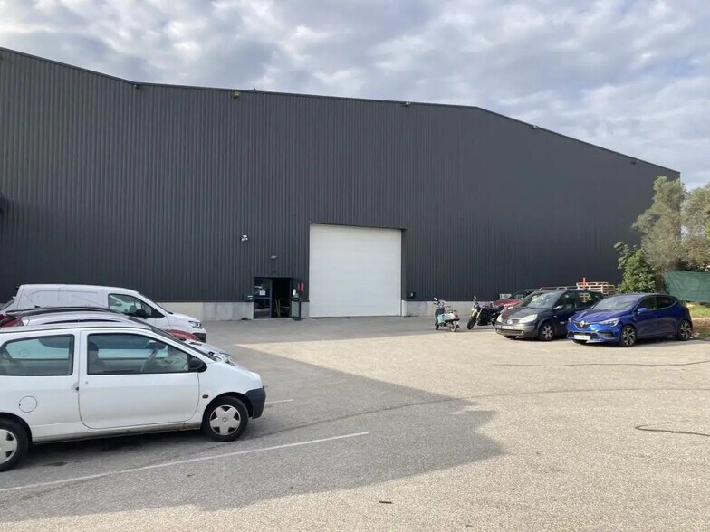 Industrial in La Crau for lease - Building Photo - Image 3 of 7