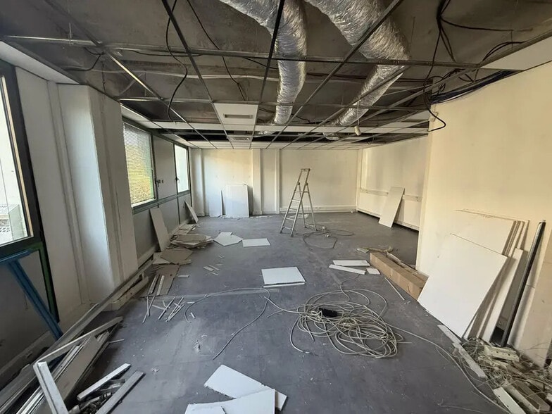 645 Rue Mayor De Montrichet, LES MILLES for lease - Interior Photo - Image 3 of 4