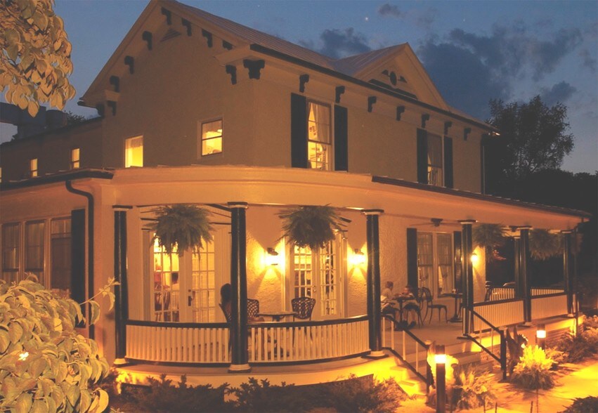 659 Zachary Taylor Hwy, Flint Hill, VA for sale - Primary Photo - Image 1 of 1