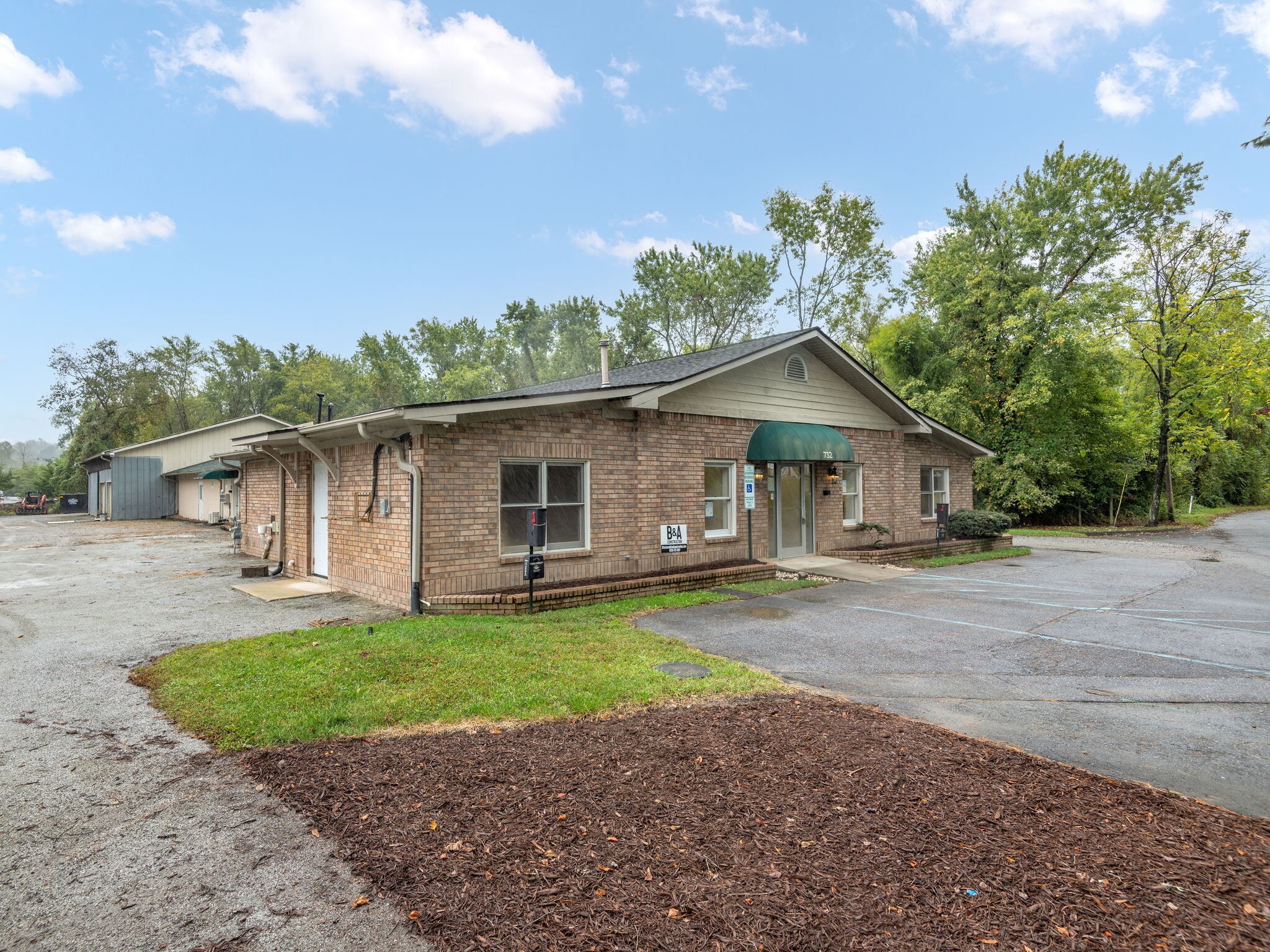 732 Jonesborough St, Hendersonville, NC for lease Building Photo- Image 1 of 18