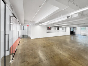 306 W 38th St, New York, NY for lease Building Photo- Image 2 of 5