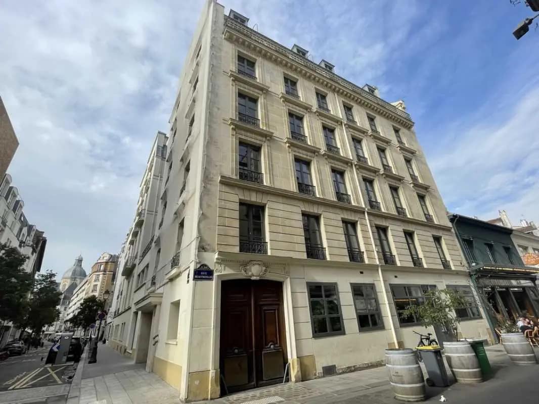 6 Rue Neuve Saint-Pierre, Paris for lease Building Photo- Image 1 of 2