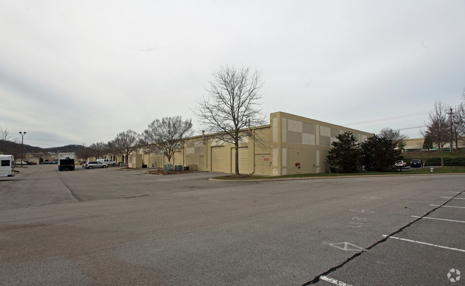 318 Seaboard Ln, Franklin, TN for lease - Building Photo - Image 2 of 5