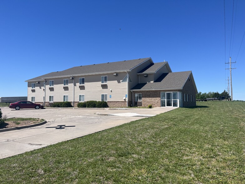 804 Western Heights Cir, Hillsboro, KS for sale - Building Photo - Image 1 of 1