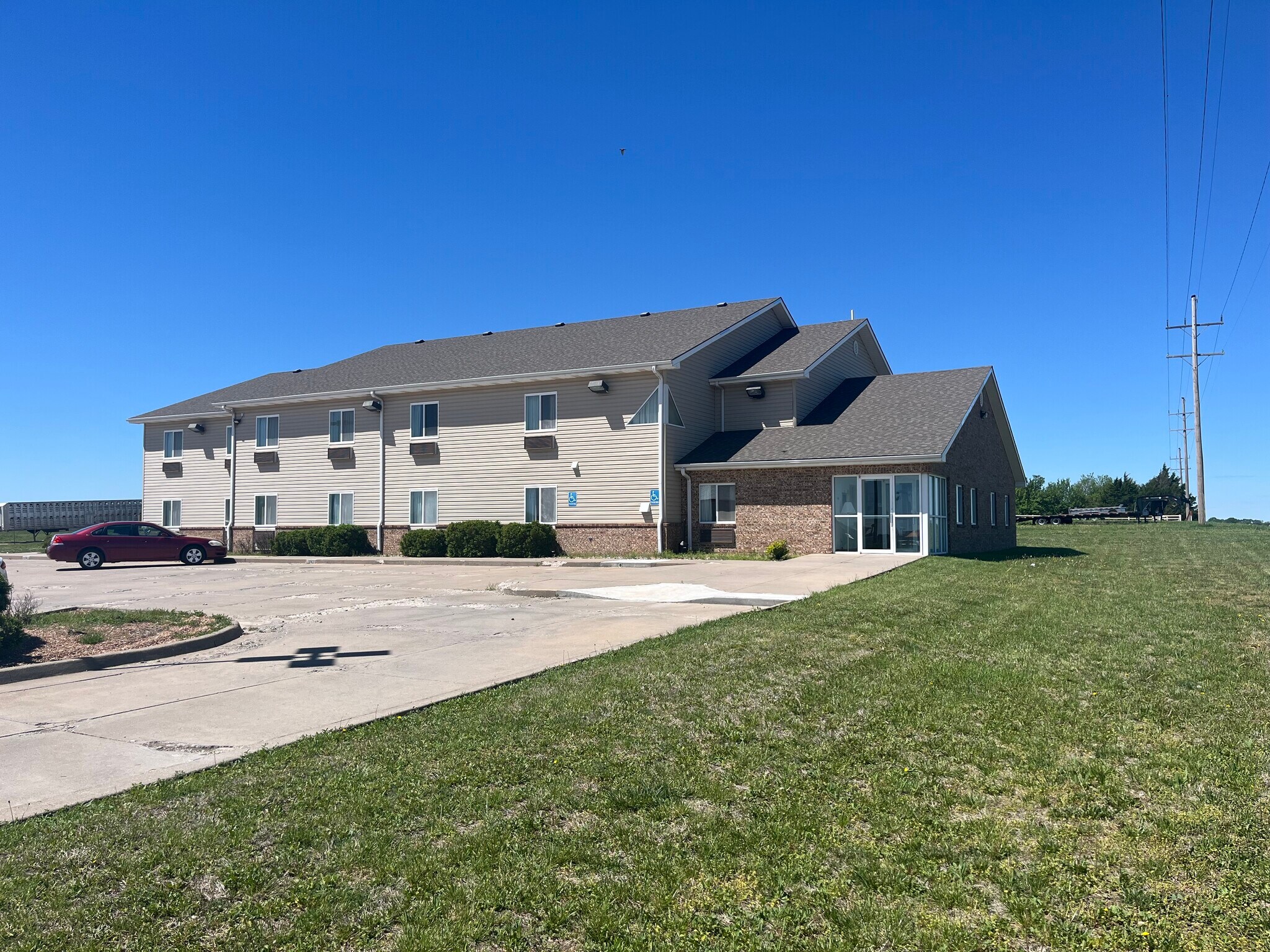 804 Western Heights Cir, Hillsboro, KS for sale Building Photo- Image 1 of 1