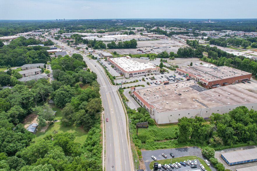 4925 W Market St, Greensboro, NC for lease - Aerial - Image 3 of 9