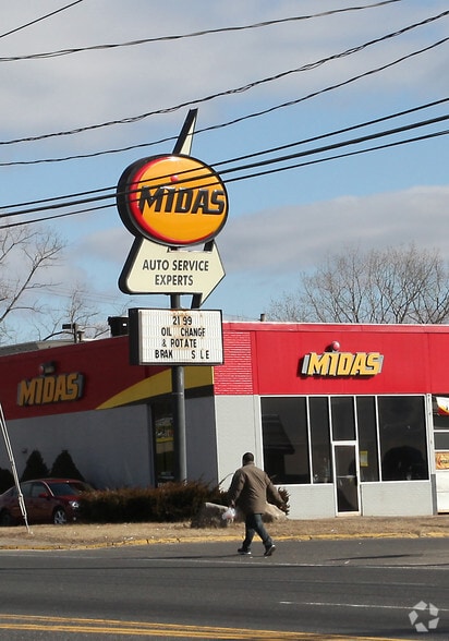 1012 Wolcott St, Waterbury, CT for lease - Building Photo - Image 3 of 10