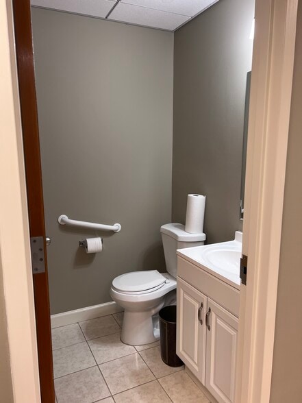 7610 Carroll Ave, Takoma Park, MD for lease - Interior Photo - Image 3 of 16