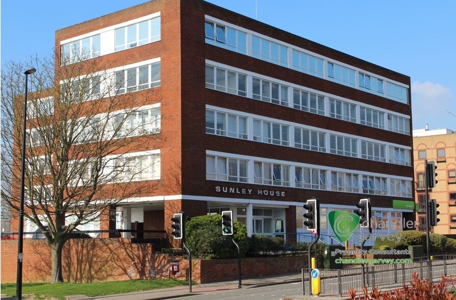 Oxford Rd, Aylesbury for lease - Building Photo - Image 2 of 7