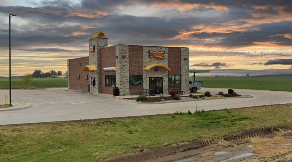 917 N Broadway Ave, Sterling, KS for sale - Building Photo - Image 1 of 7