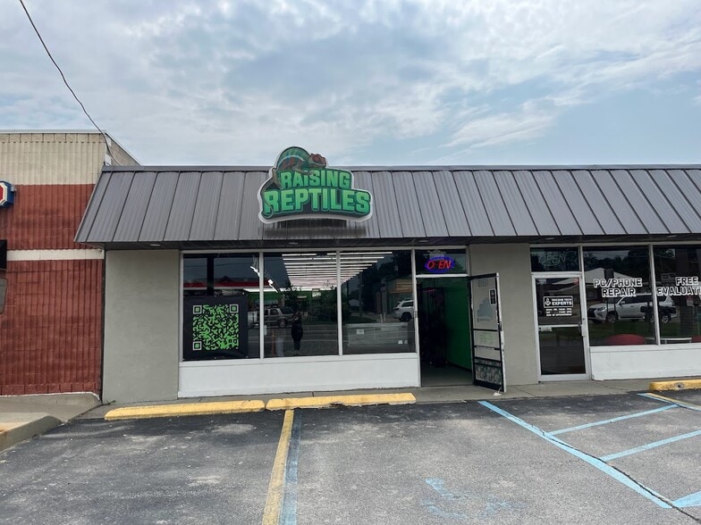 Gratiot Portfolio portfolio of 2 properties for sale on LoopNet.com - Building Photo - Image 3 of 3