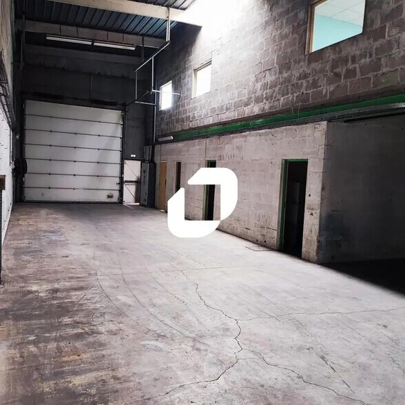 Flex in Valenton for lease - Interior Photo - Image 3 of 8